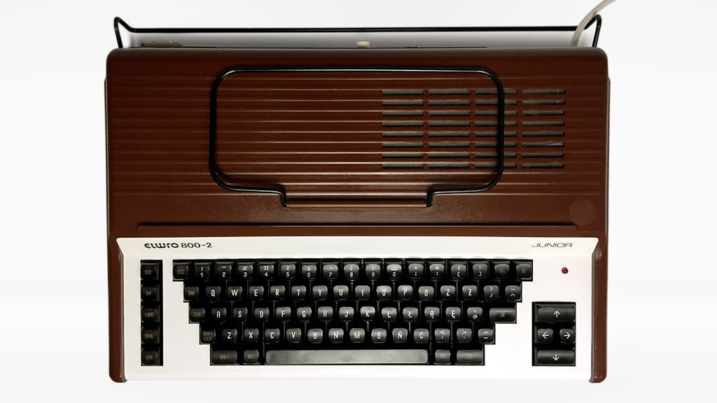 Elwro 800 Junior, feito na Polónia a partir de 1986 para as escolas (aqui, a versão 800-2).