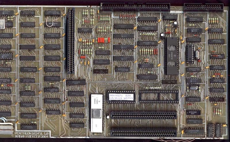 Placa do Pentagon 1024SL, uma versão muito posterior do Pentagon de 1989 (foto de 2004).