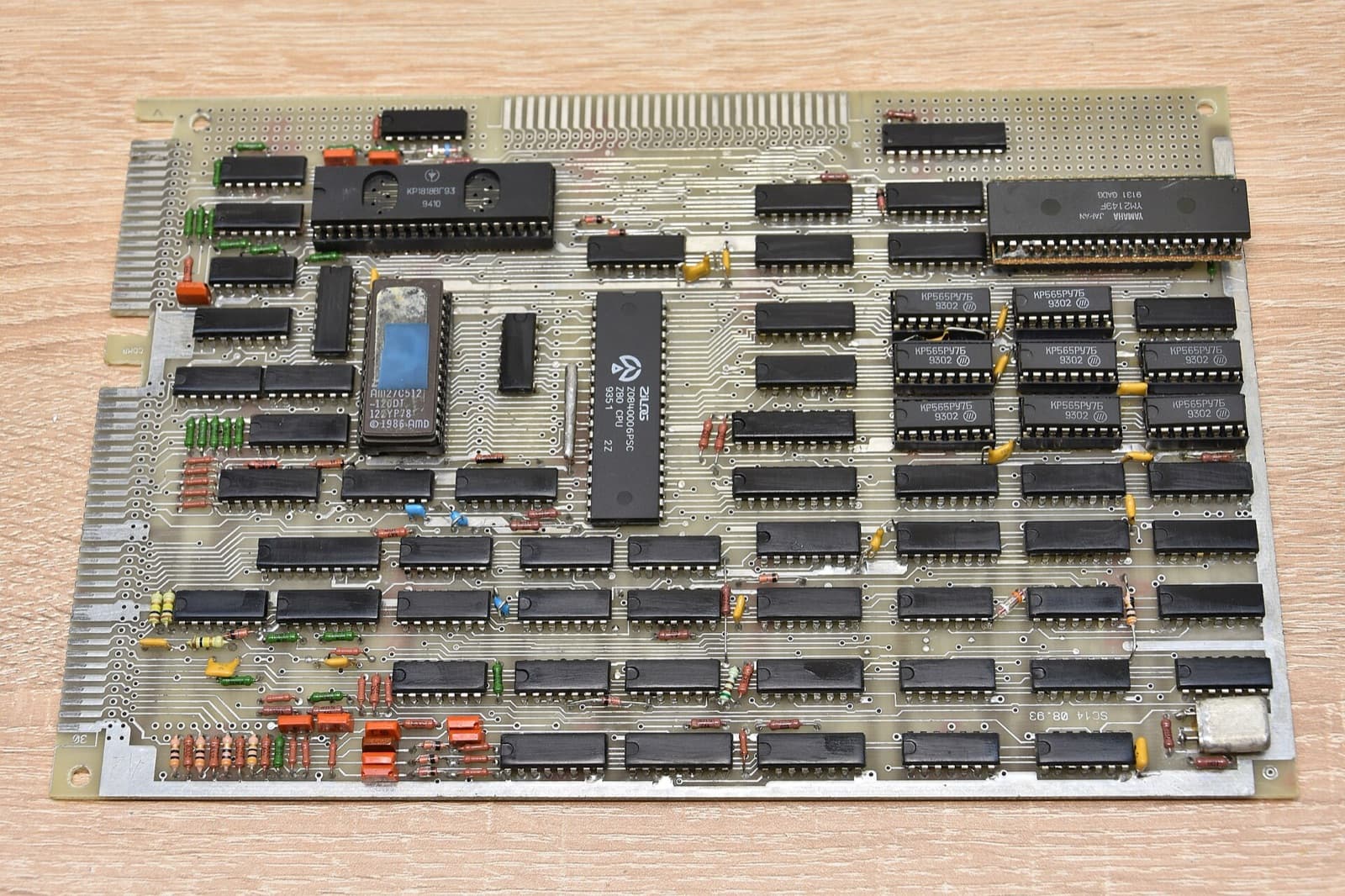 Placa do Scorpion ZS-256 Turbo, o clone de Sergey Zonov, de São Petersburgo.