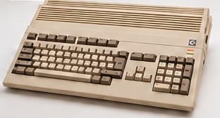 Commodore Amiga 1200 visto de frente