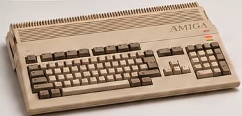 Commodore Amiga 500 visto de frente
